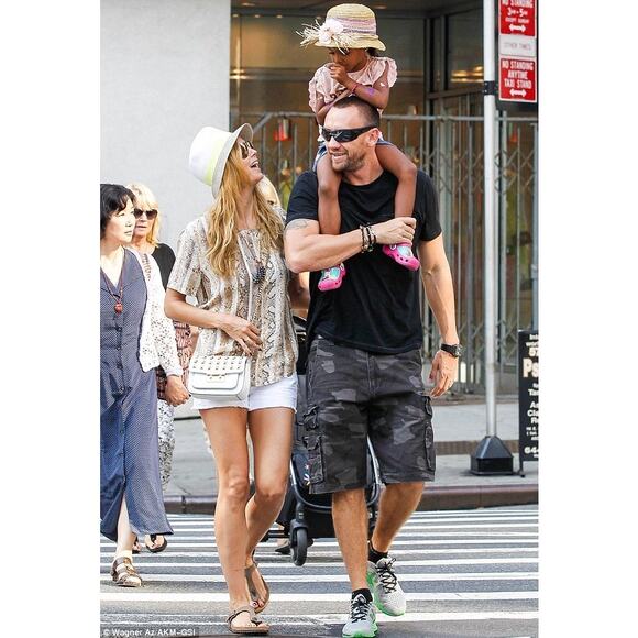 Equipment Femme Snakeskin Animal Print Beige Short Sleeve Silk Top Size XS - Picture 2 of 9